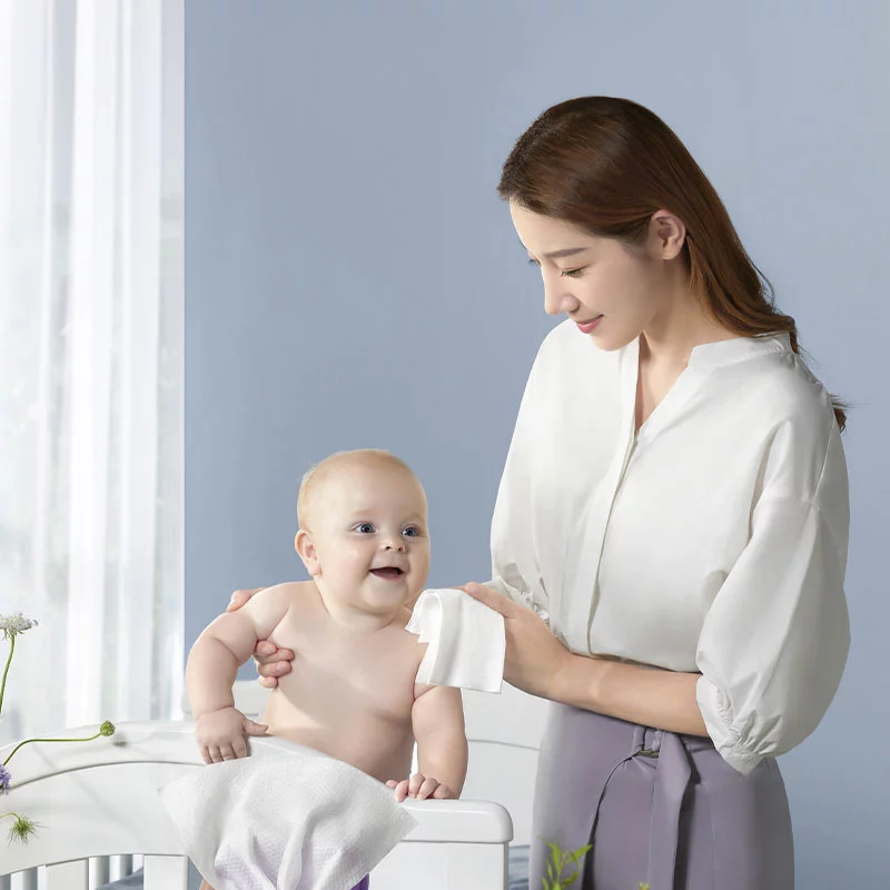 Watesan wipes banyu kanggo bayi